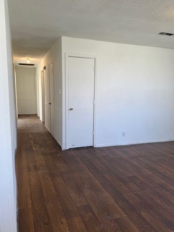 1605 E 10th Avenue, Corsicana, TX 75110