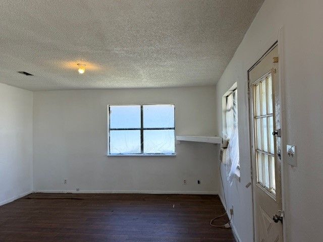 1605 E 10th Avenue, Corsicana, TX 75110