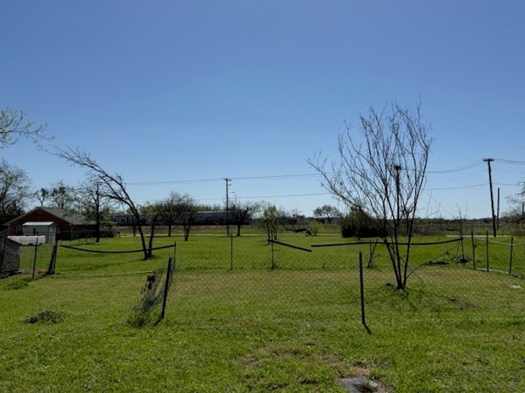 1605 E 10th Avenue, Corsicana, TX 75110