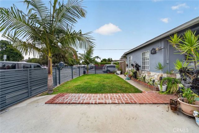 400 West Maple Street, Compton, CA 90220