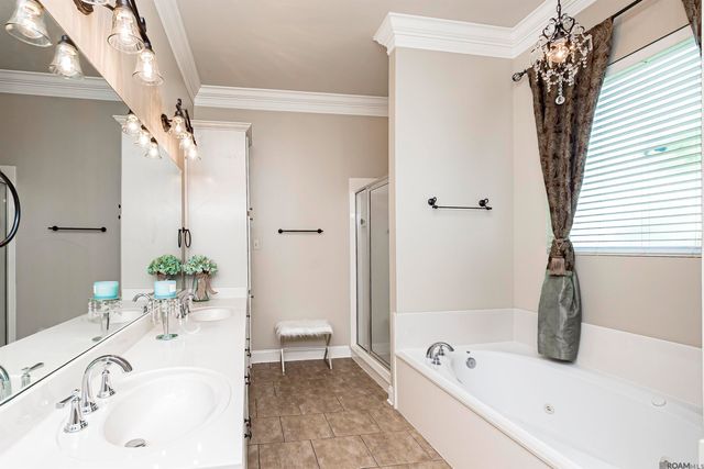 2402 S Turnberry Ave, Zachary, LA 70791