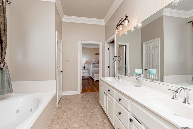 2402 S Turnberry Ave, Zachary, LA 70791