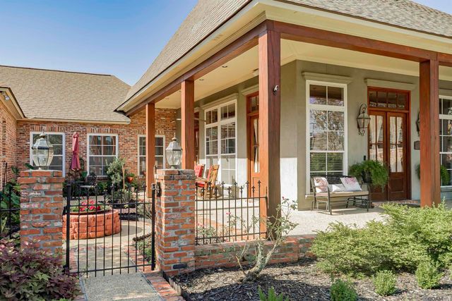 2402 S Turnberry Ave, Zachary, LA 70791