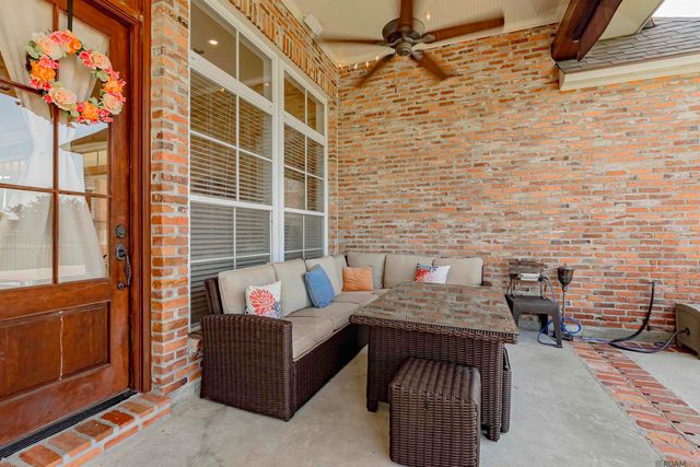 2402 S Turnberry Ave, Zachary, LA 70791