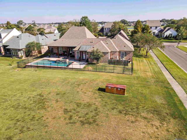 2402 S Turnberry Ave, Zachary, LA 70791