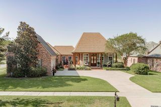 2402 S Turnberry Ave, Zachary, LA 70791