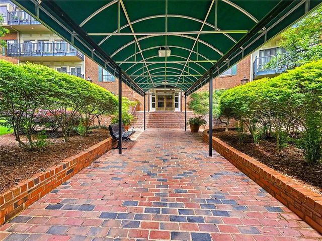 28402 Plantation Drive NE, Atlanta, GA 30324