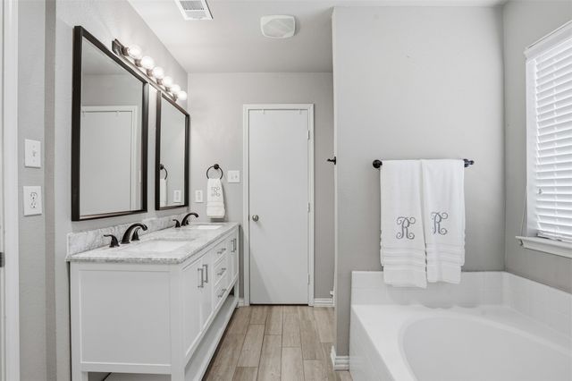 924 Crowder Drive, Crowley, TX 76036