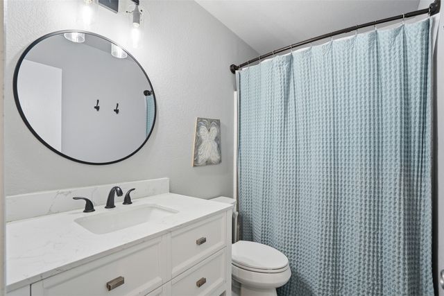 924 Crowder Drive, Crowley, TX 76036