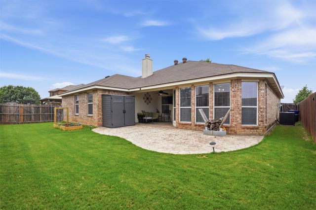 924 Crowder Drive, Crowley, TX 76036