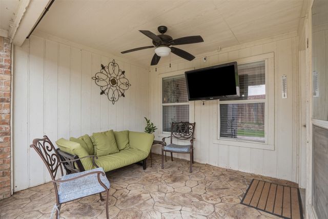 924 Crowder Drive, Crowley, TX 76036