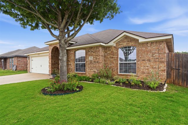 924 Crowder Drive, Crowley, TX 76036