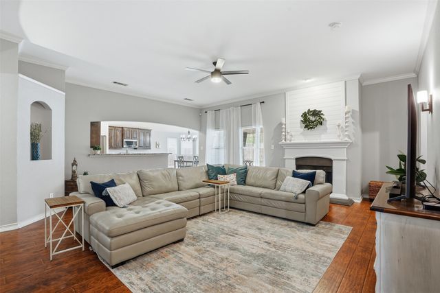 924 Crowder Drive, Crowley, TX 76036