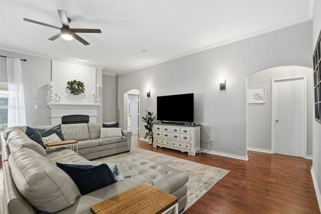 924 Crowder Drive, Crowley, TX 76036