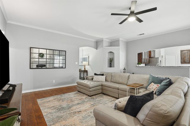 924 Crowder Drive, Crowley, TX 76036