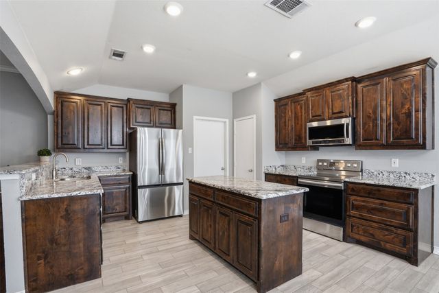 924 Crowder Drive, Crowley, TX 76036