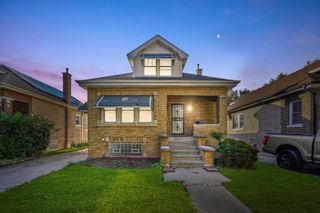 1430 S 10th Avenue, Maywood, IL 60153