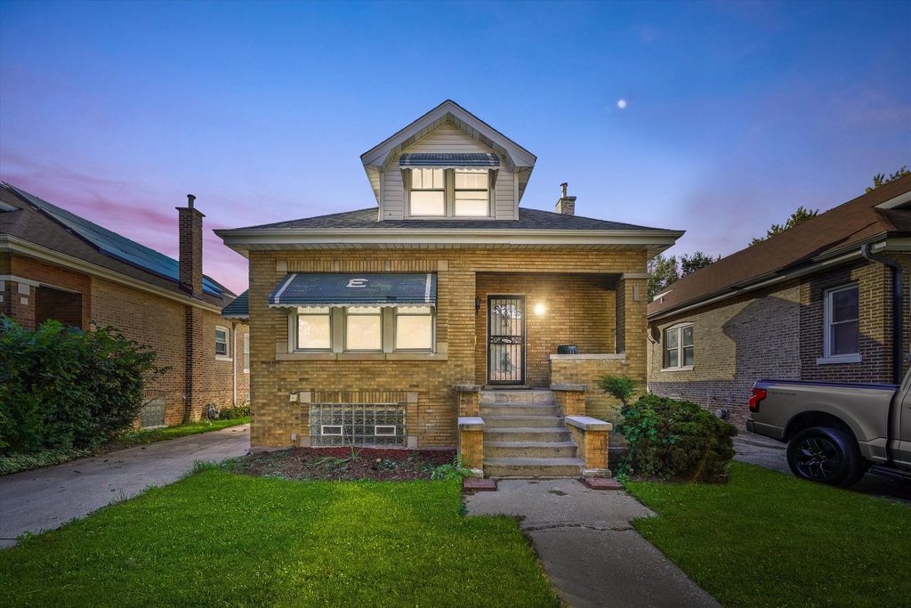 1430 S 10th Avenue, Maywood, IL 60153