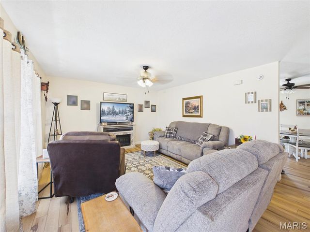 21624 Highway Y, St Robert, MO 65584