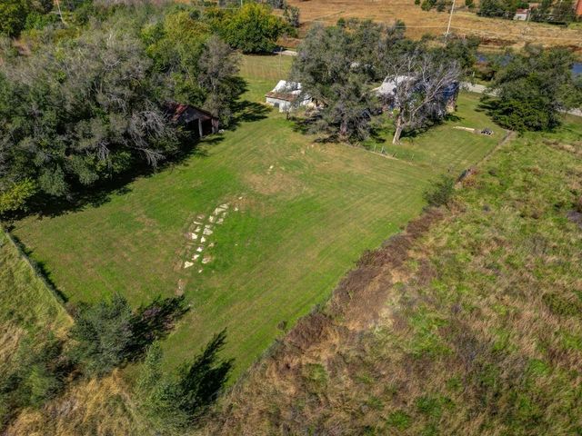 121 W 33rd Ave, Winfield, KS 67156