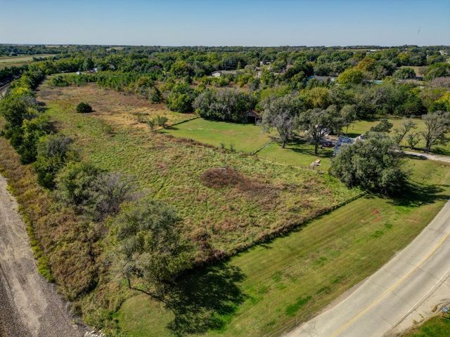 121 W 33rd Ave, Winfield, KS 67156