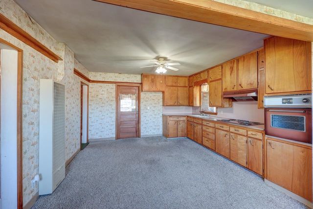121 W 33rd Ave, Winfield, KS 67156