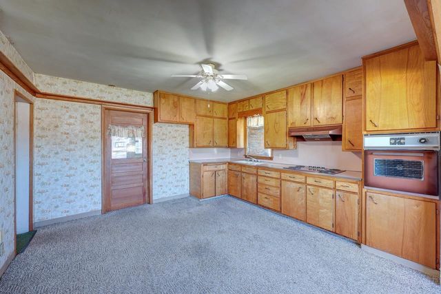 121 W 33rd Ave, Winfield, KS 67156