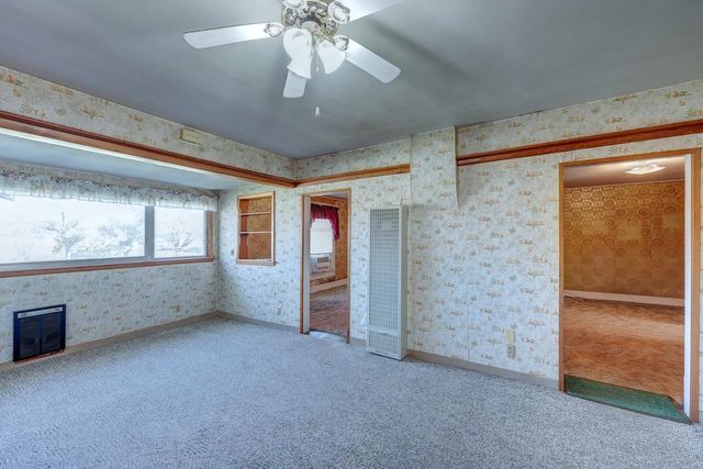 121 W 33rd Ave, Winfield, KS 67156