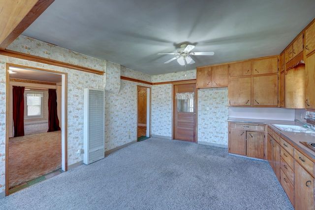 121 W 33rd Ave, Winfield, KS 67156