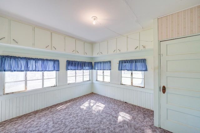 121 W 33rd Ave, Winfield, KS 67156