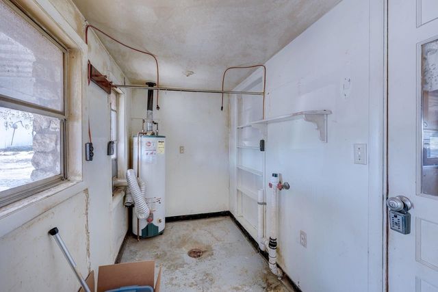 121 W 33rd Ave, Winfield, KS 67156