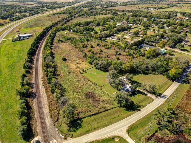 121 W 33rd Ave, Winfield, KS 67156