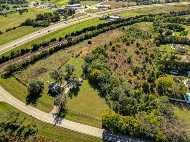 121 W 33rd Ave, Winfield, KS 67156