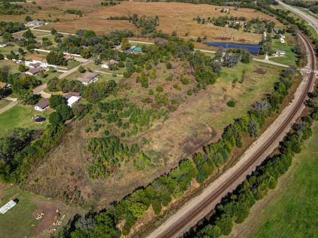 121 W 33rd Ave, Winfield, KS 67156