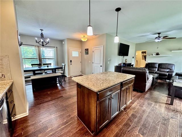 1117 Tamarisk Drive, Leavenworth, KS 66048