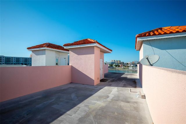 140 BRIGHTWATER DRIVE 2, Clearwater Beach, FL 33767