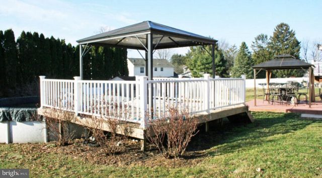 828 WEAVERTOWN RD, Lebanon, PA 17046