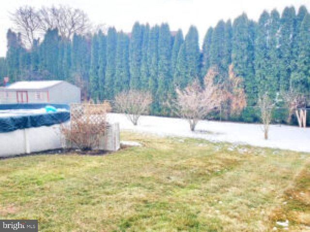 828 WEAVERTOWN RD, Lebanon, PA 17046