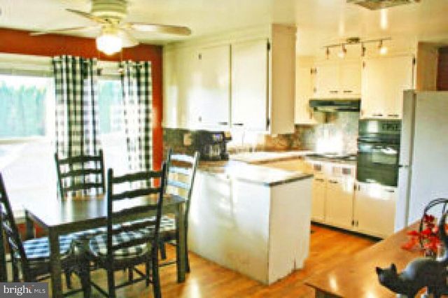 828 WEAVERTOWN RD, Lebanon, PA 17046