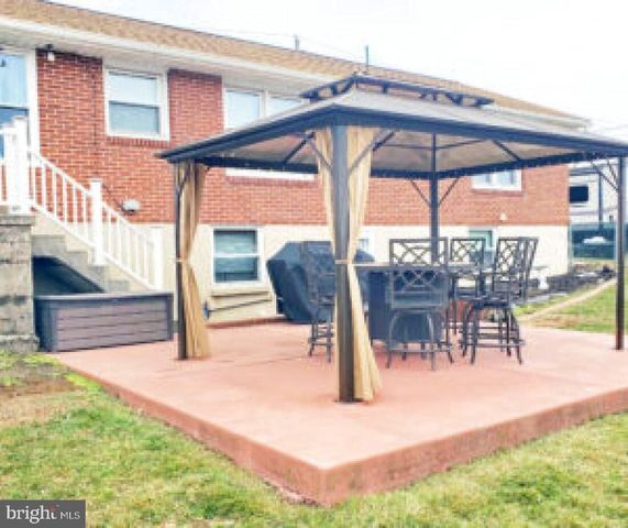 828 WEAVERTOWN RD, Lebanon, PA 17046