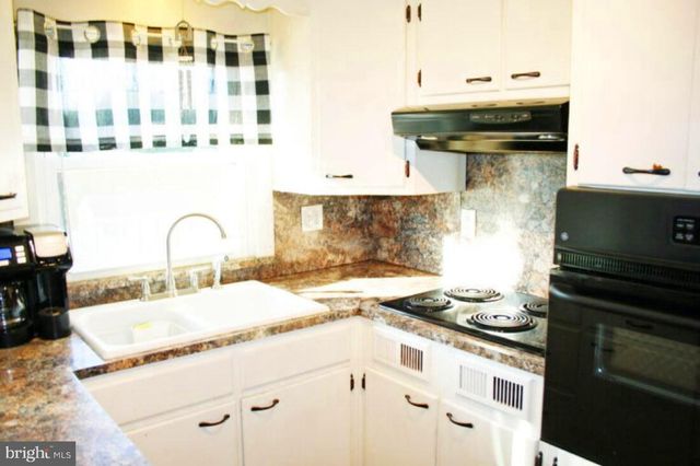 828 WEAVERTOWN RD, Lebanon, PA 17046