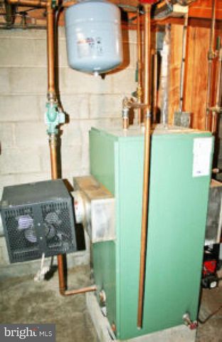 828 WEAVERTOWN RD, Lebanon, PA 17046