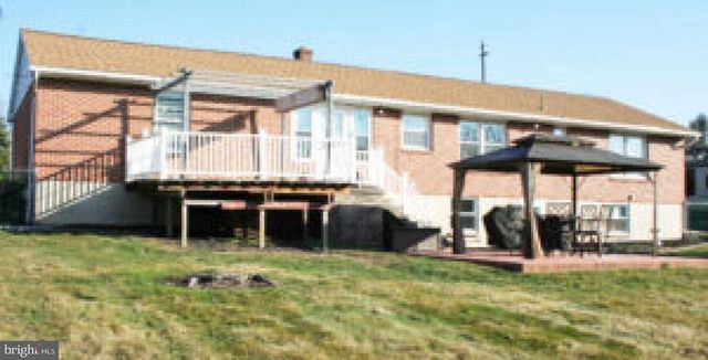 828 WEAVERTOWN RD, Lebanon, PA 17046