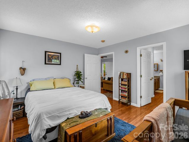 23 Peace Street, Asheville, NC 28806