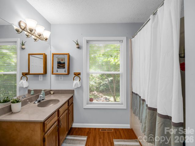 23 Peace Street, Asheville, NC 28806