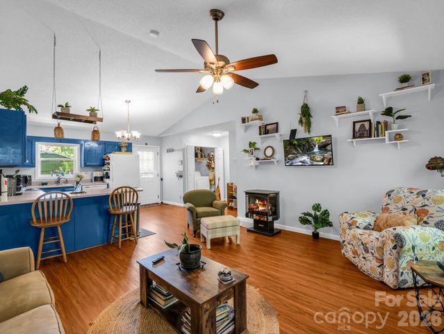 23 Peace Street, Asheville, NC 28806