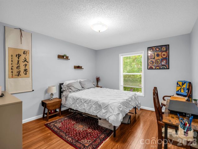 23 Peace Street, Asheville, NC 28806