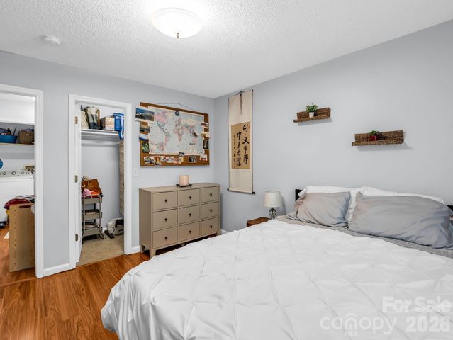 23 Peace Street, Asheville, NC 28806