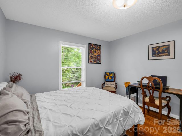 23 Peace Street, Asheville, NC 28806
