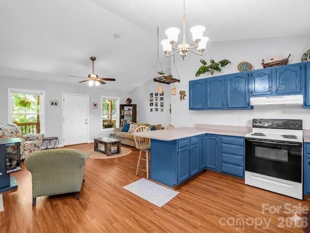 23 Peace Street, Asheville, NC 28806